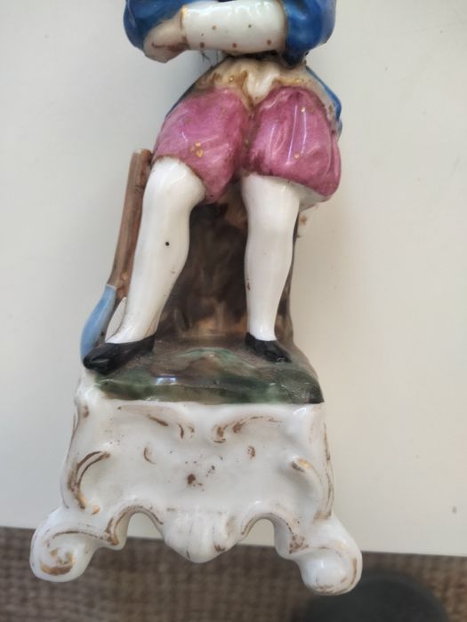 Estatueta Caçador antigo em porcelana Meissen?