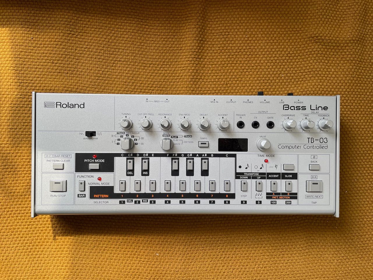 Roland TB-03 Bass Line