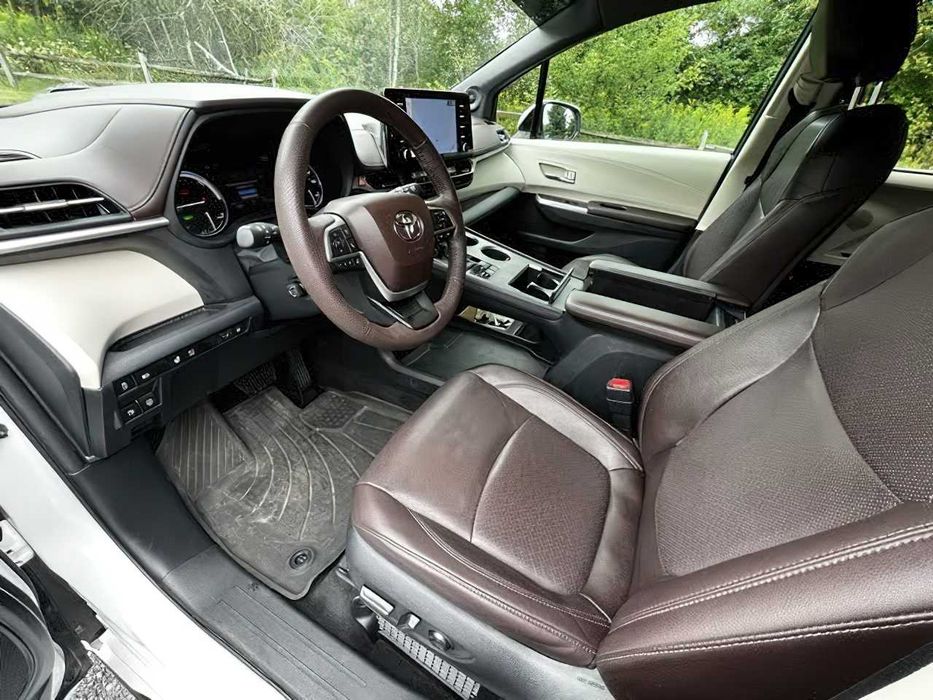 2023 Toyota Sienna Platinum 7-Passenger