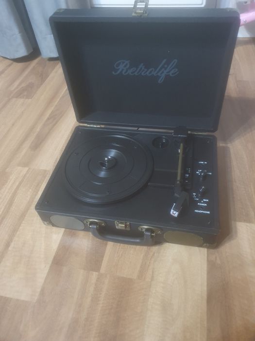 Winylowy gramofon 3-biegowy, 33/45/78 obr./min w stylu walizki z Bluet