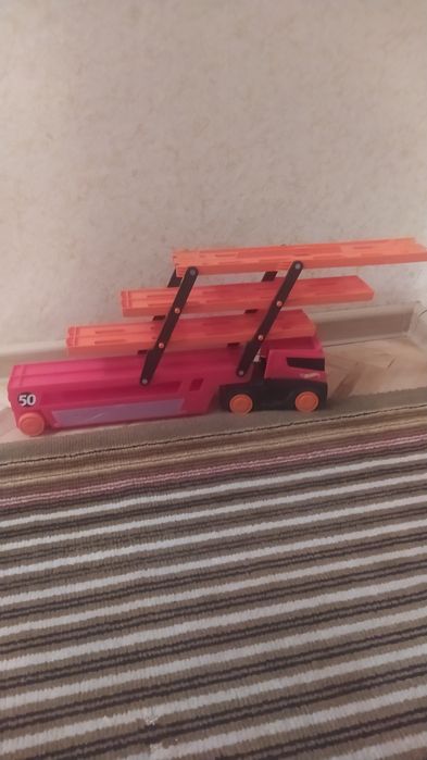 Hot Wheels duży transportowiec laweta samochód na 50 aut