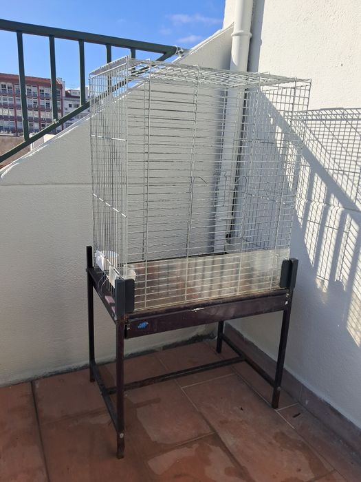 Gaiola para aves grandes.