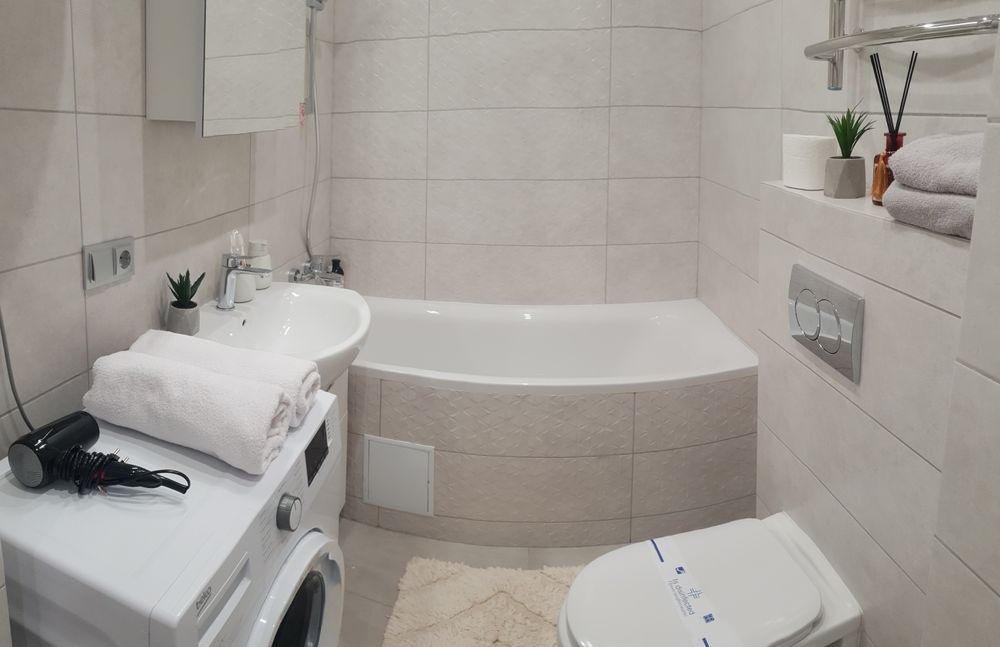 Подобово нова квартира у "Сан Франциско".Нивки. Ванна та балкон