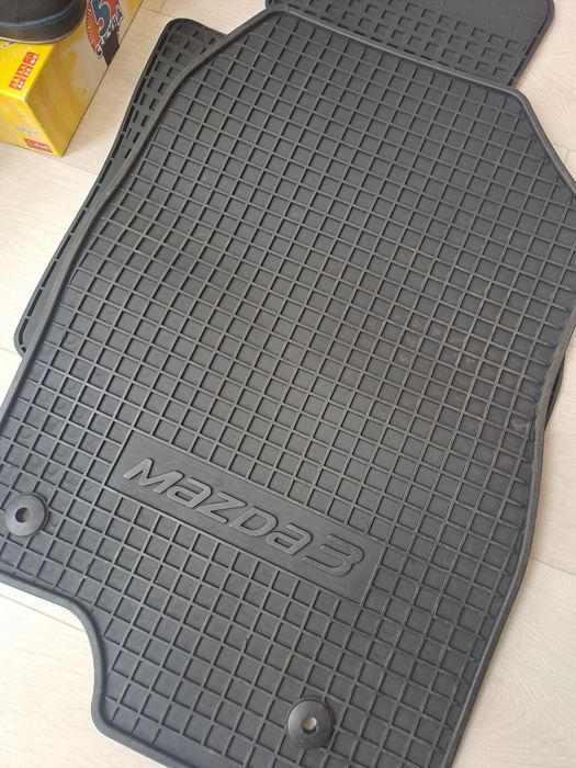 Передние оригинальные коврики Mazda 3