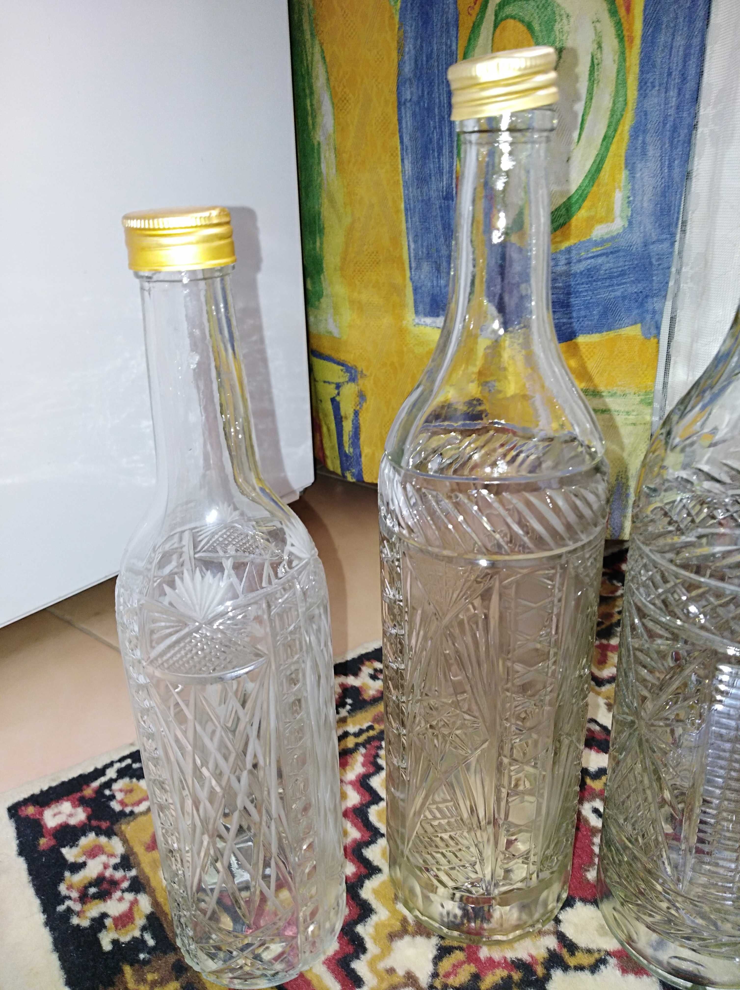 Бутылки декоративные с резными узорами в виде цветов времен СССР