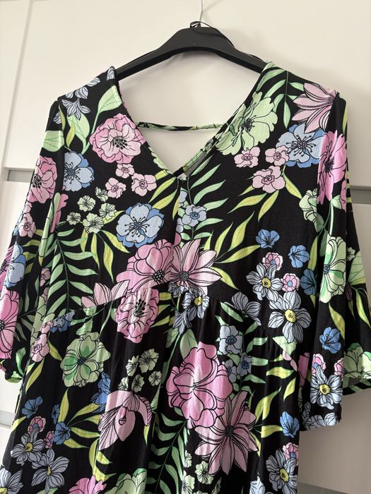 Sukienka kwiecista luźny krój