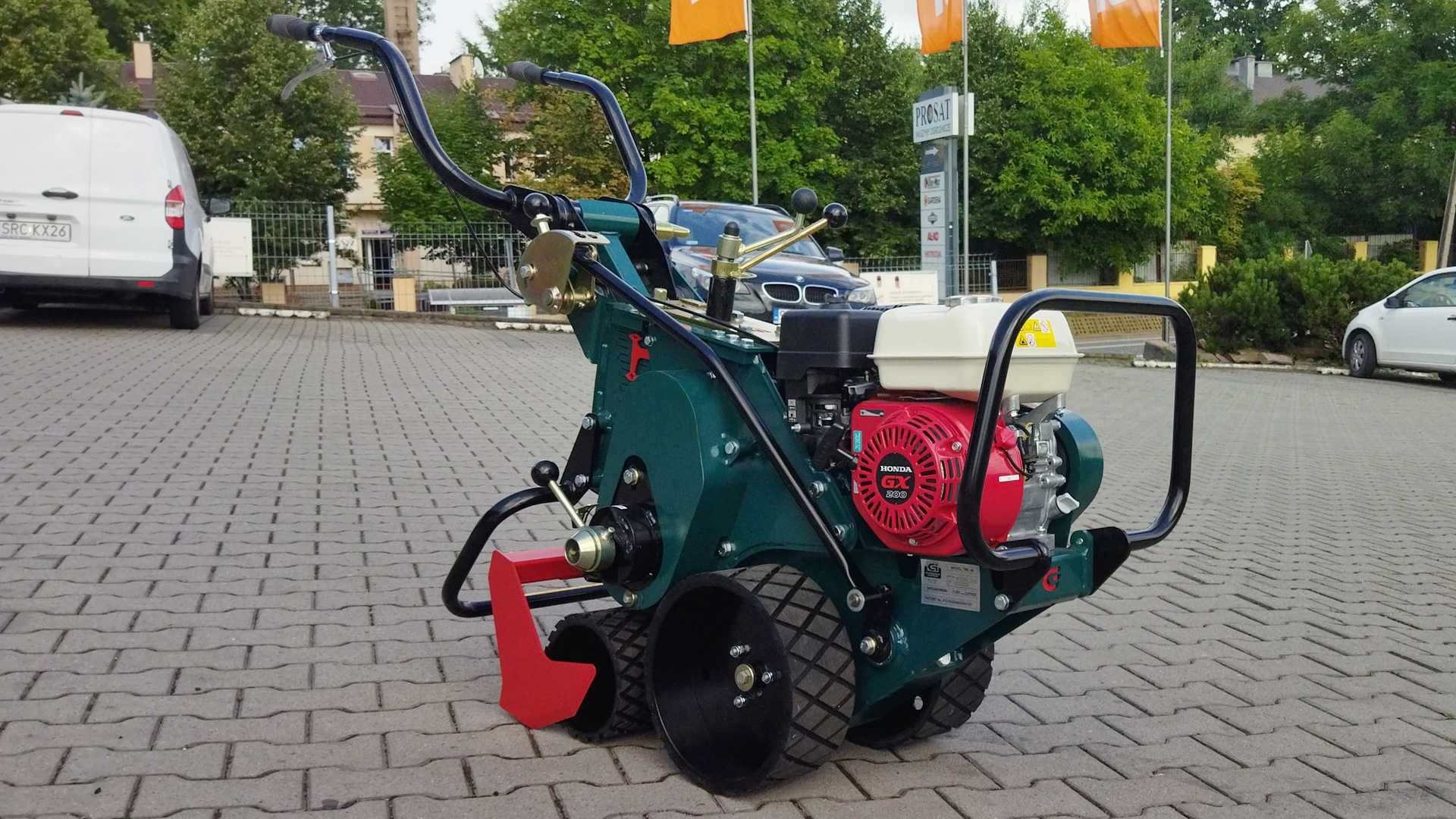 Pancerna Wycinarka do Trawy z Napędem na 4 Koła GROUNDSMAN TMC46