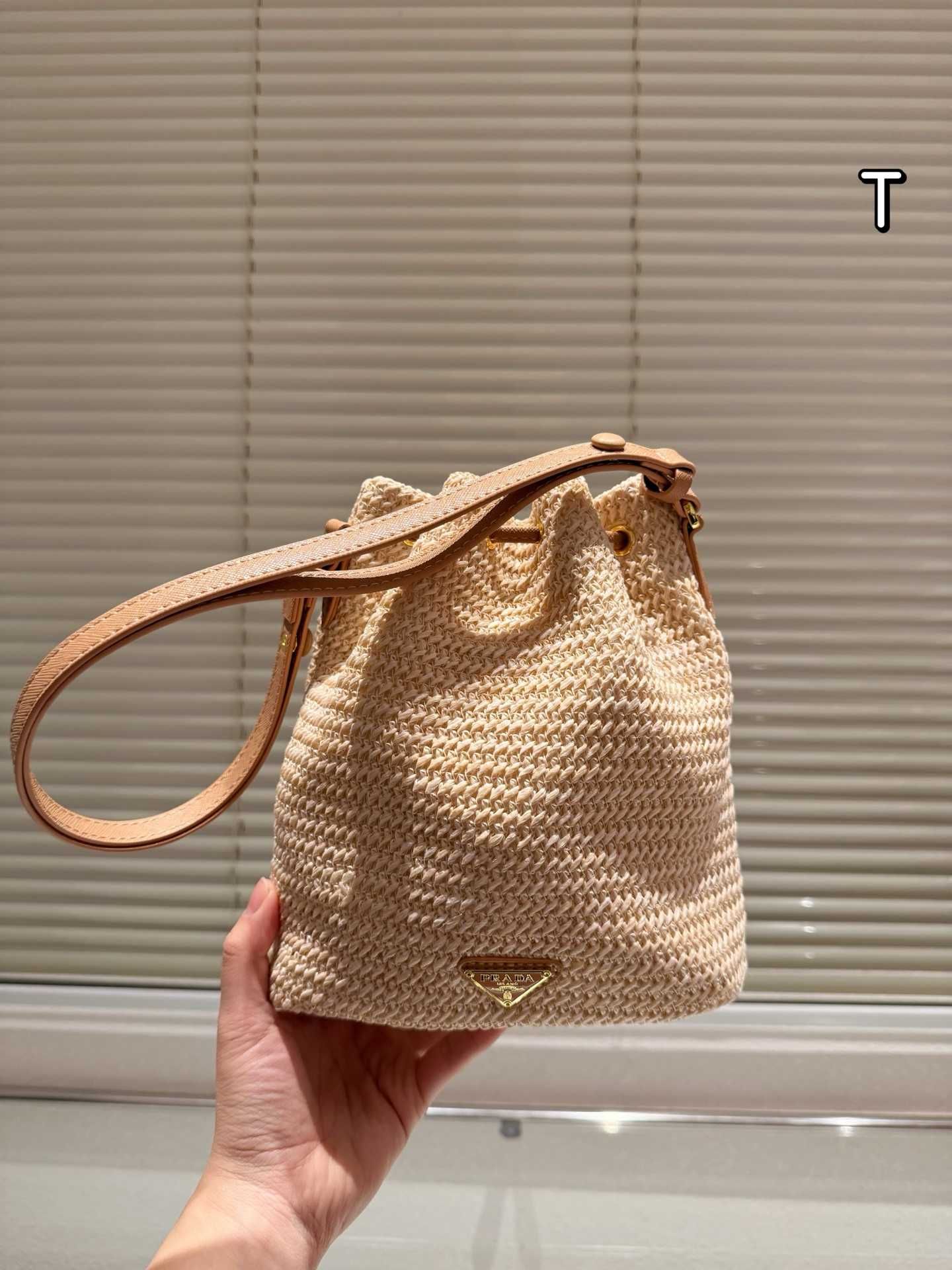 Słomiana torba crossbody