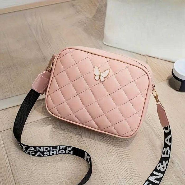 Сумка через плече, зручна з метеликом. Ремішок з написами та без