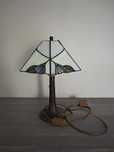Lampka ze szkiełek witrażowych, wys. ok. 37 cm.