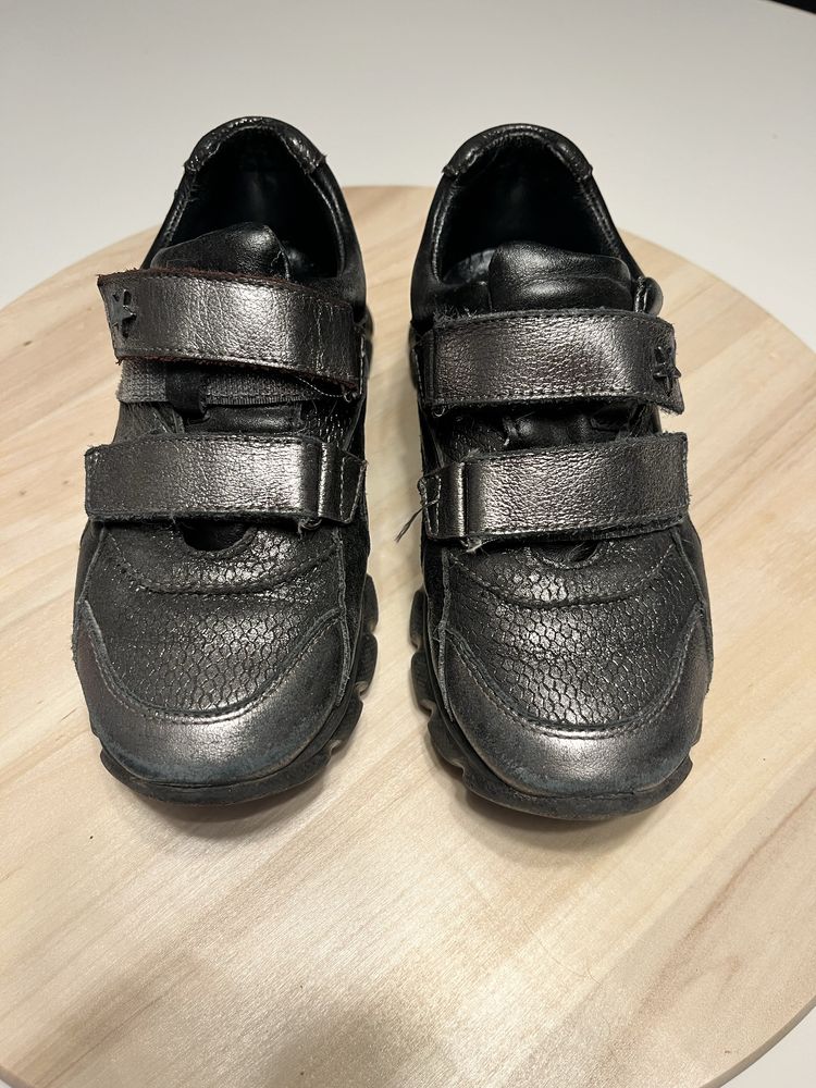 Buty dziewczęce.