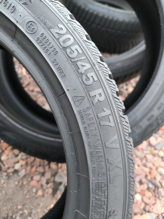 Zimowe Semperit 205/45R17. 7 mm