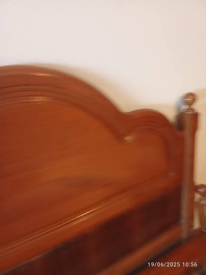 Vendo só cama em madeira nova urgência