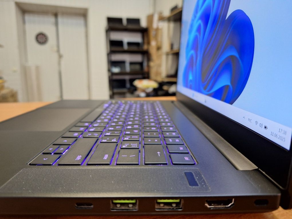 Razer Blade 15 Base i7-10750H RTX 3070 8Gb DDR4 32Gb SSD 1Tb