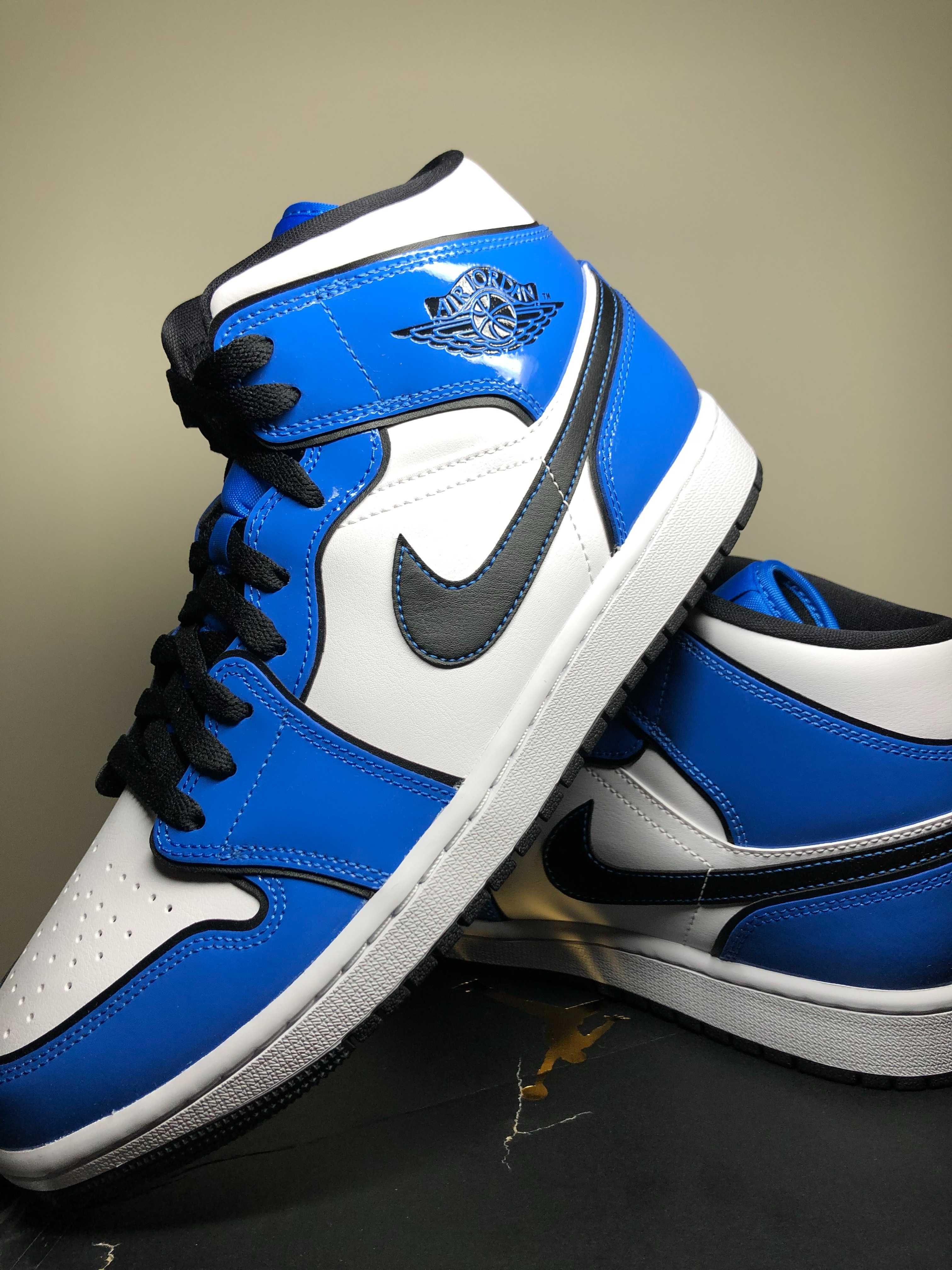 Jordan 1 mid Signal Blue