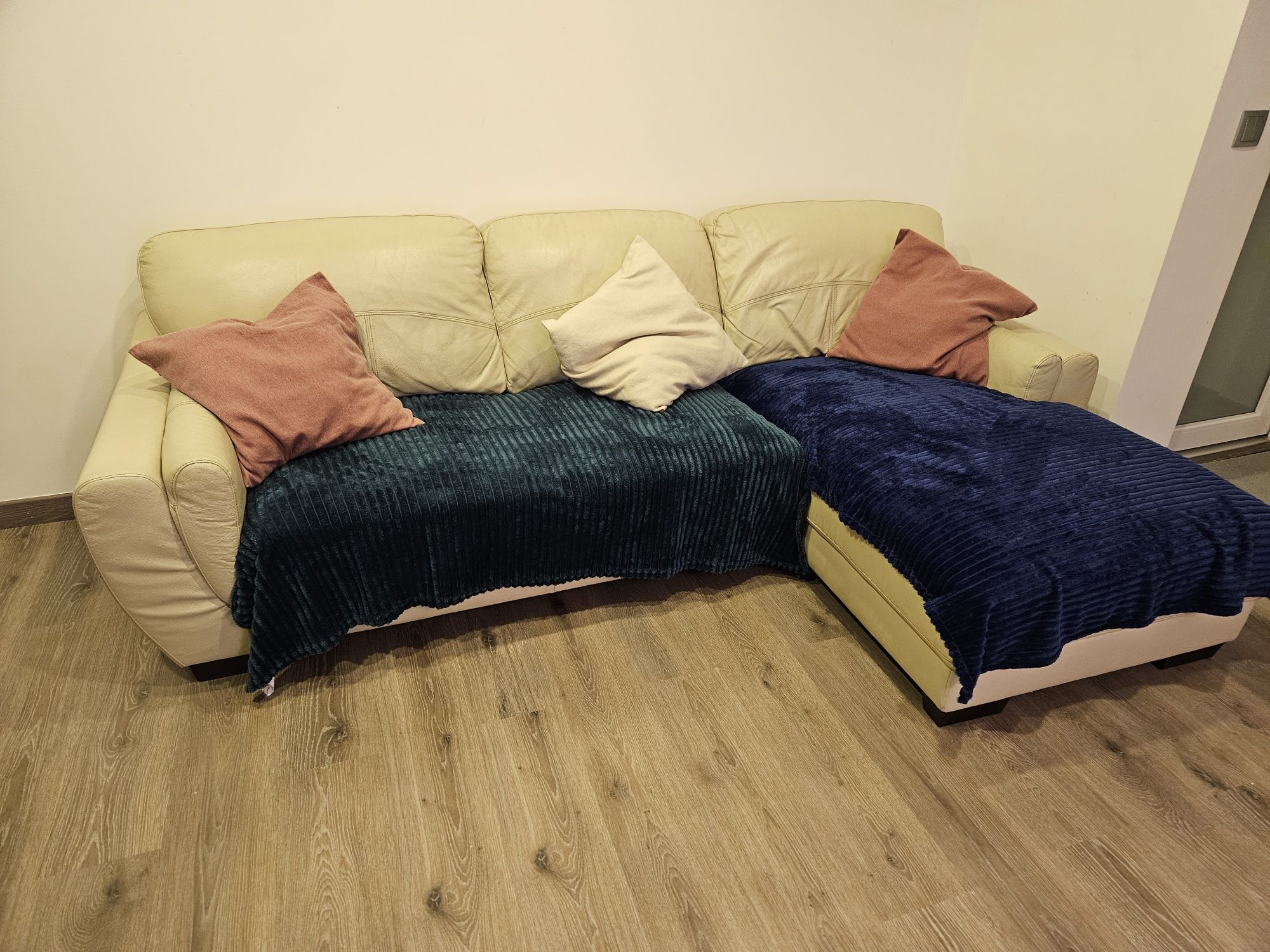 Oportunidade - Sofá chaise long em pele