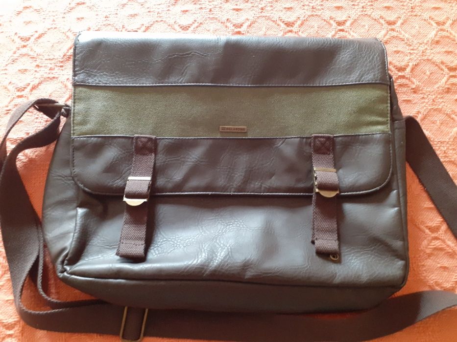 Mochilas (Billabong e Pepe Jeans / 15€ cada)