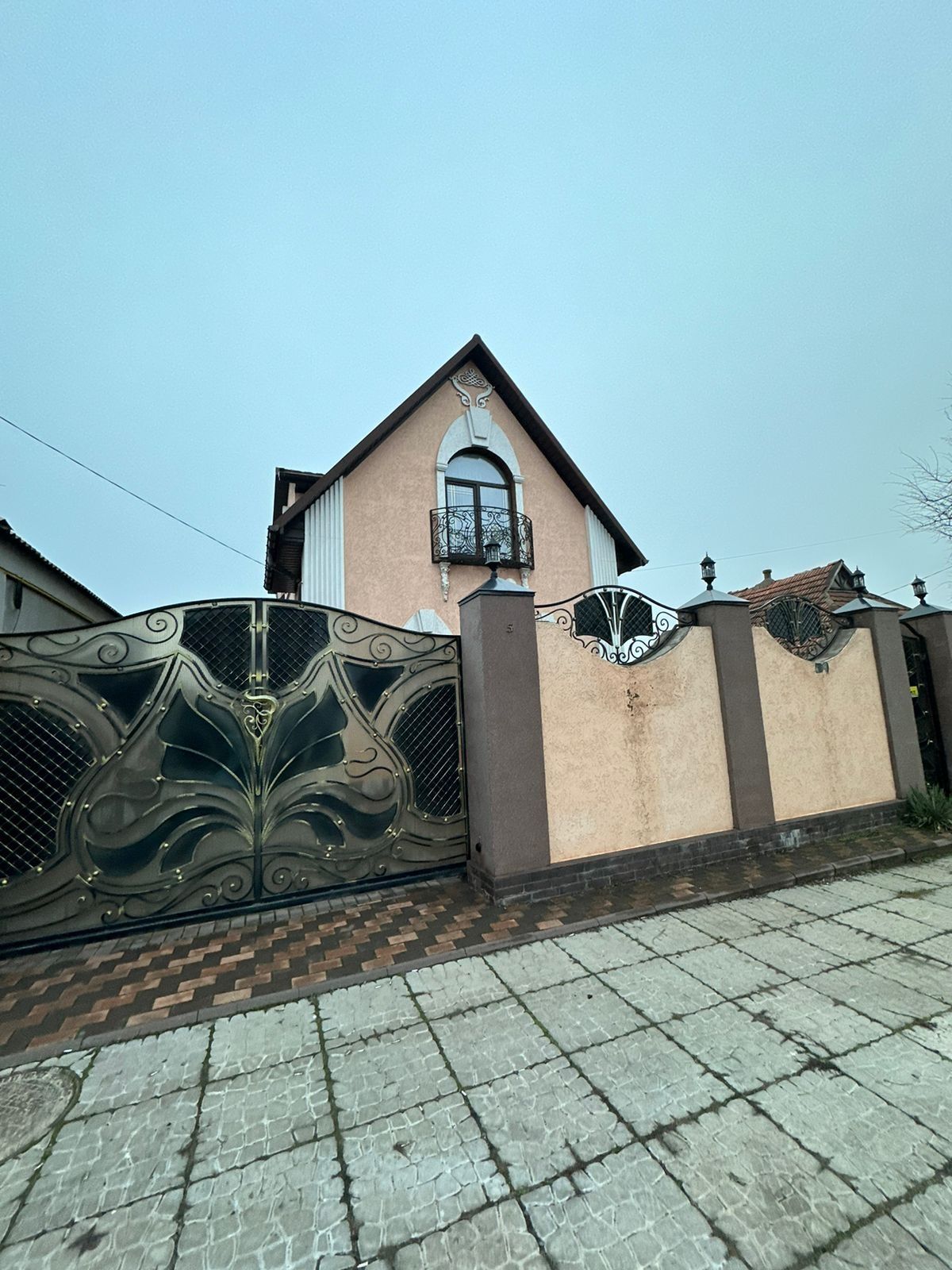 Продаж будинку. Заходь і живи. МОДР.