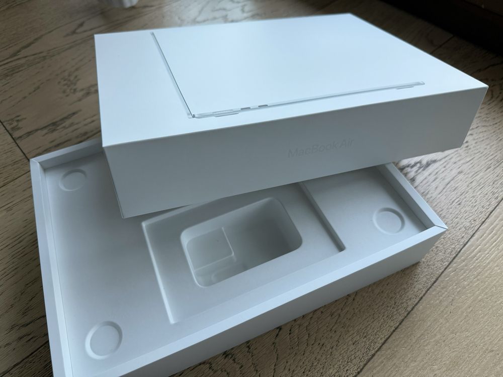 Macbook air 13.6 cala pudelko karton opakowanie