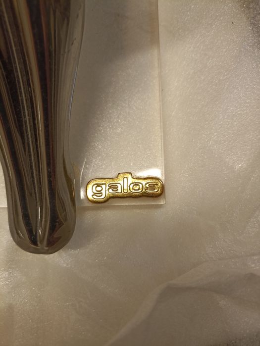 Estátua em porcelana - Pessoa curvada - Marca Galos