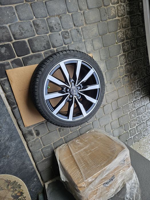 Koła Toyota Corolla zimowe  r18 Nokian