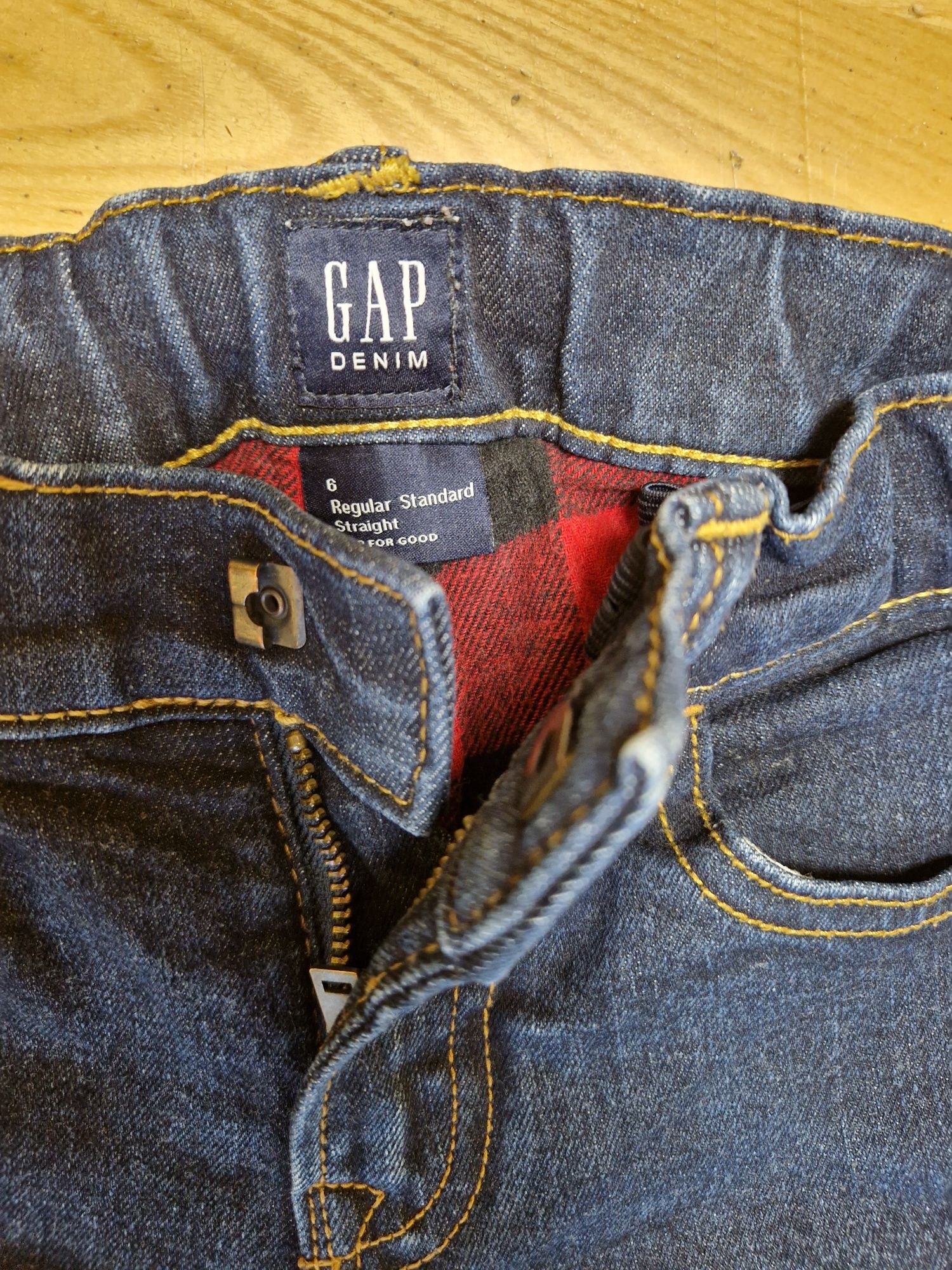 Jeansy chłopięce Gap denim. 114-124.