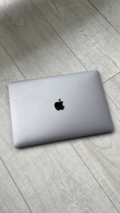 MacBook Pro / touch bar / 512Gb 13” (2017) intel core i5