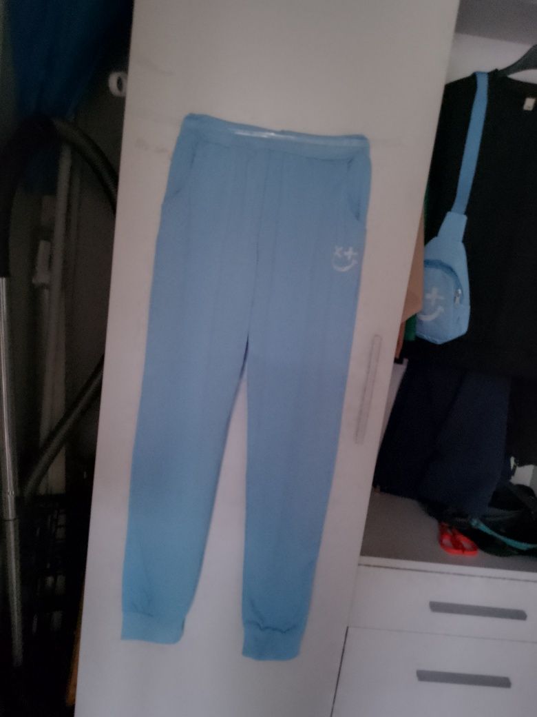 Piękny nowy dres dla nastolatka, trzyczęściowy