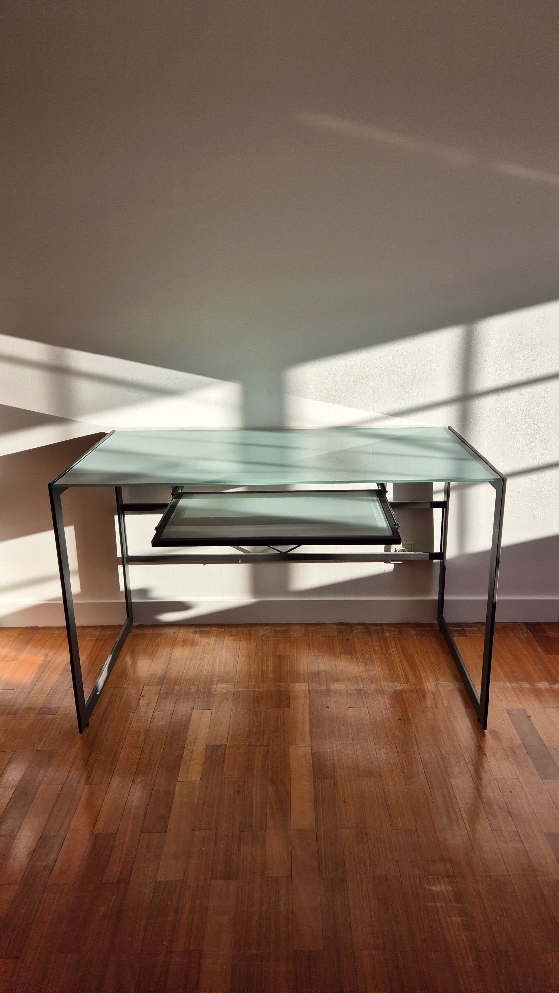 Mesa Secretária de vidro