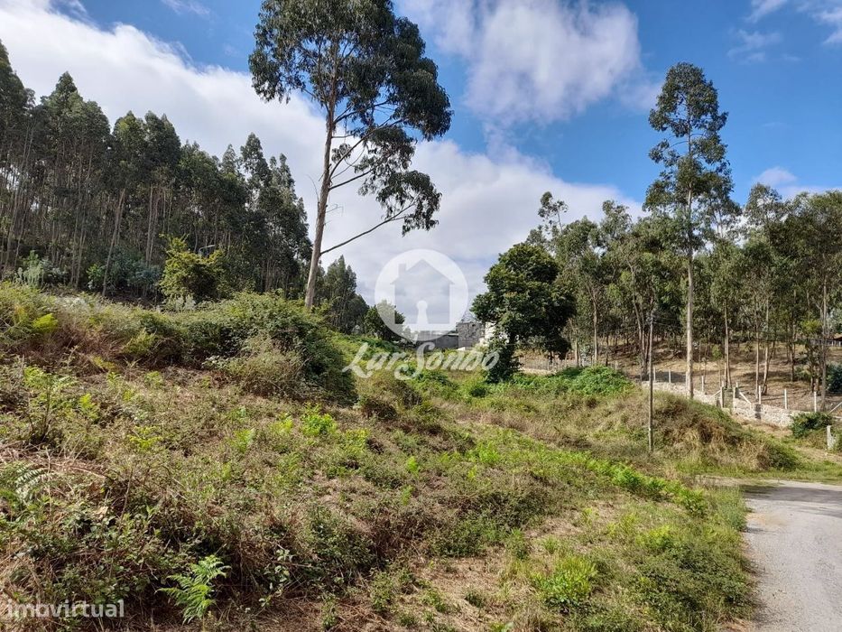 Terreno urbano com 2400 m2 em Arnoso Sta. Eulalia