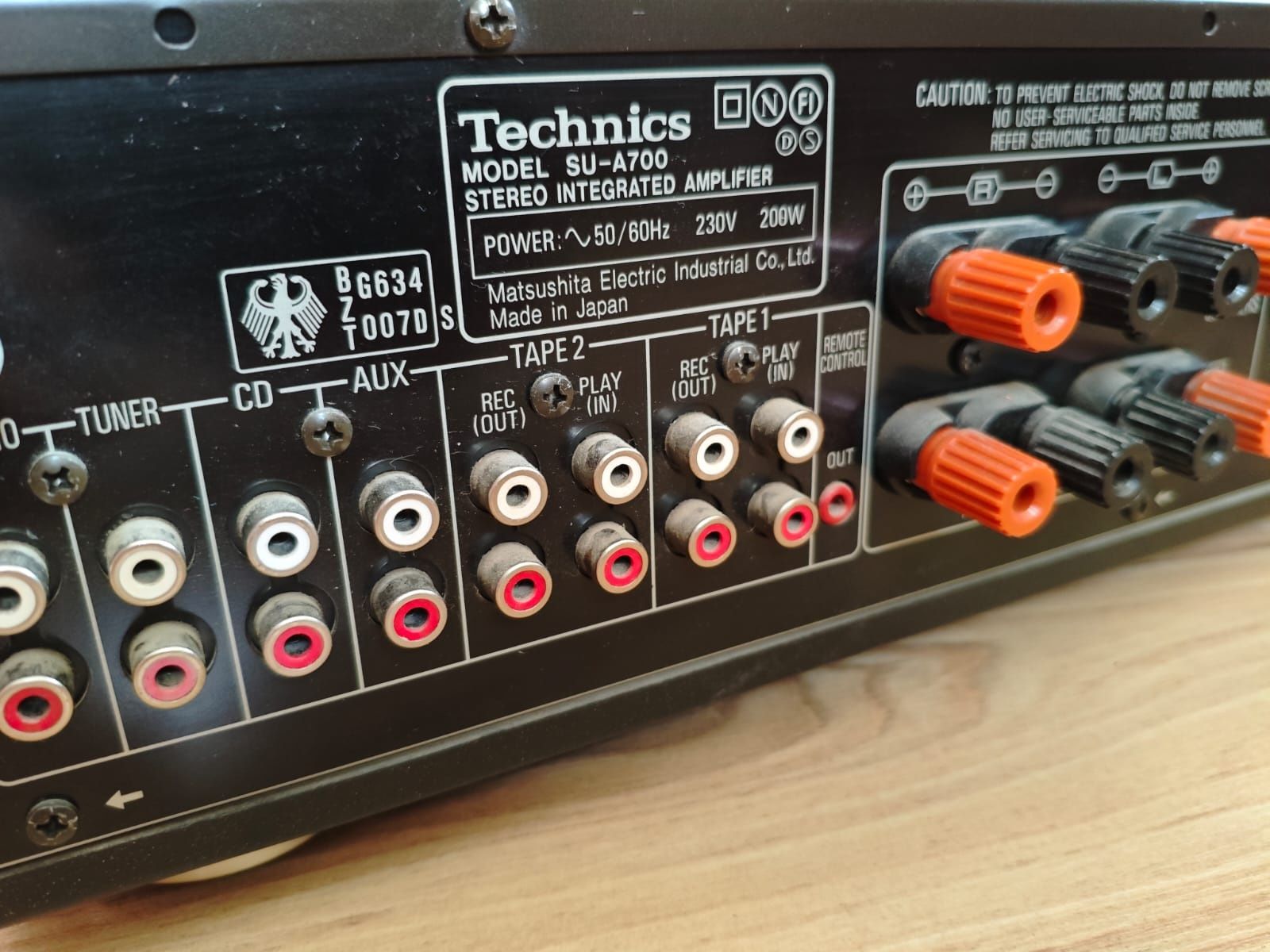 Wzmacniacz Technics SU-A700 z pilotem REZERWACJA