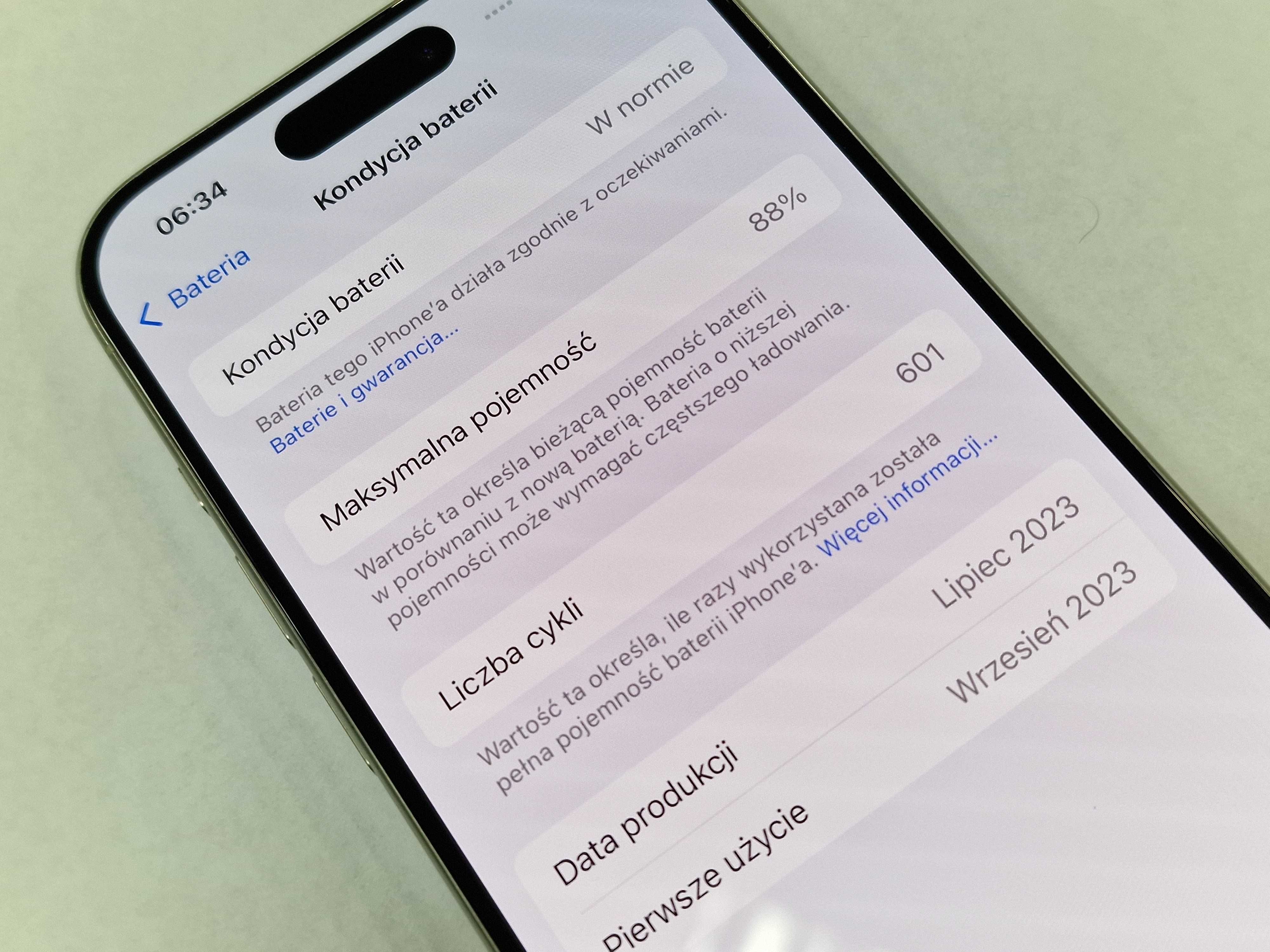 Iphone 15 PRO 128GB/ White Titanium/ 88%/ Grade A/ + ładowarka