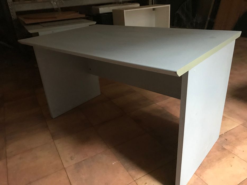 Mesas/secretarias de escritorio