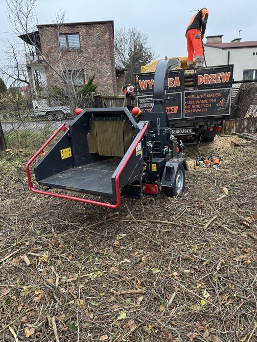 Usługi rębakiem do galezi - mielenie gałęzi - ROZDRABNIAMY DO OK 15cm