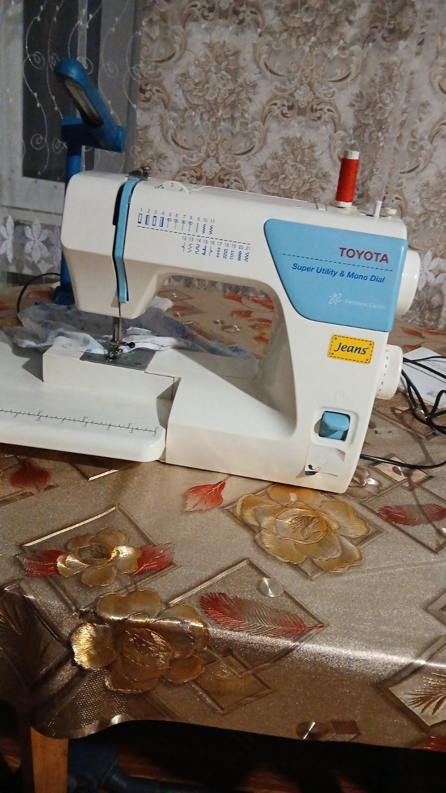 Продам  новую швейную машинку  тойота