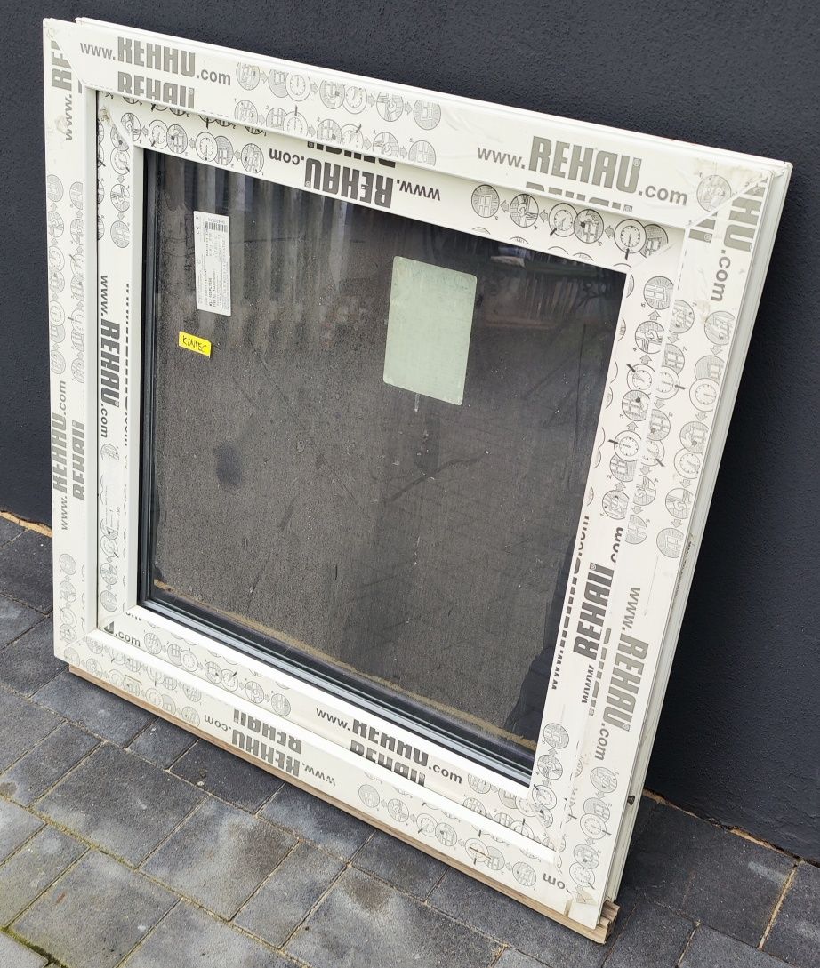 Okno nowe 82 cm x 82 cm Rehau  podwójna szyba