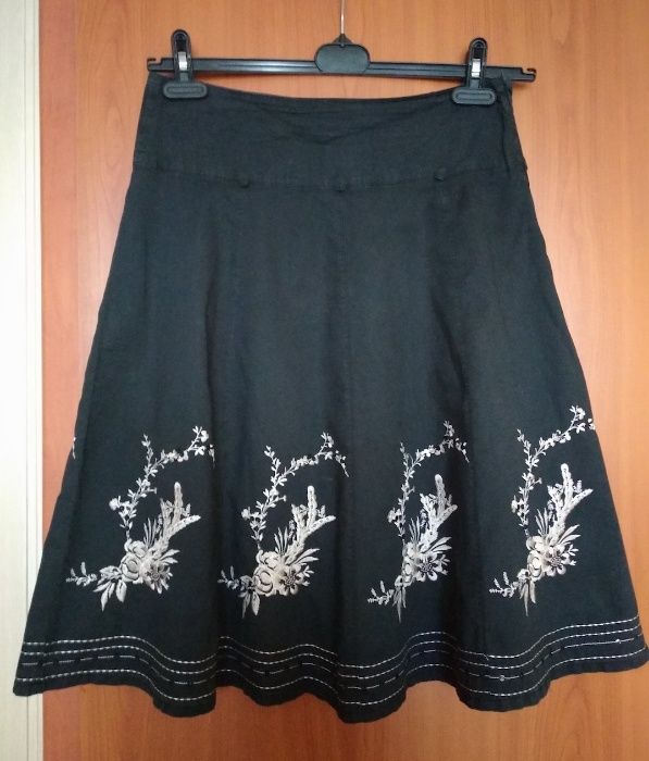 Czarna spódnica z haftem ATMOSPHERE rozmiar 36 S, 100% bawełna