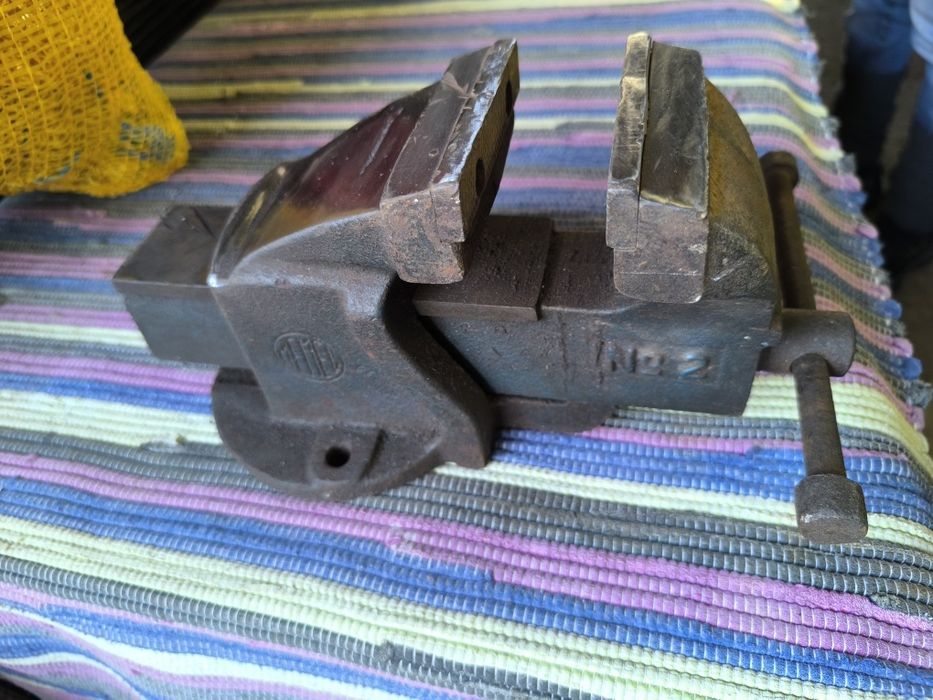 Torno / Morsa de bancada Nº 2 – Ferro fundido pesado