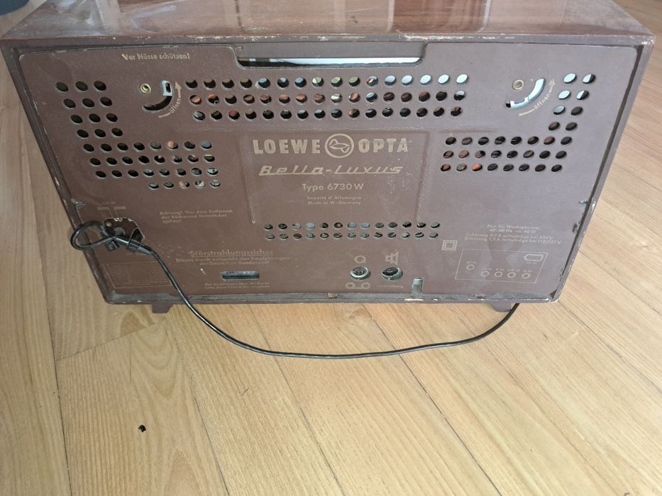 Radio, Loewe opta, model Bella Luxus type 6730w