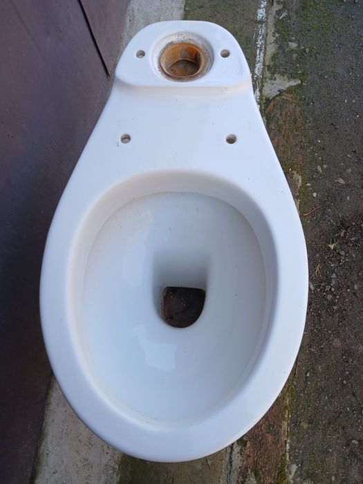 Туалет(унітаз) стан на фото