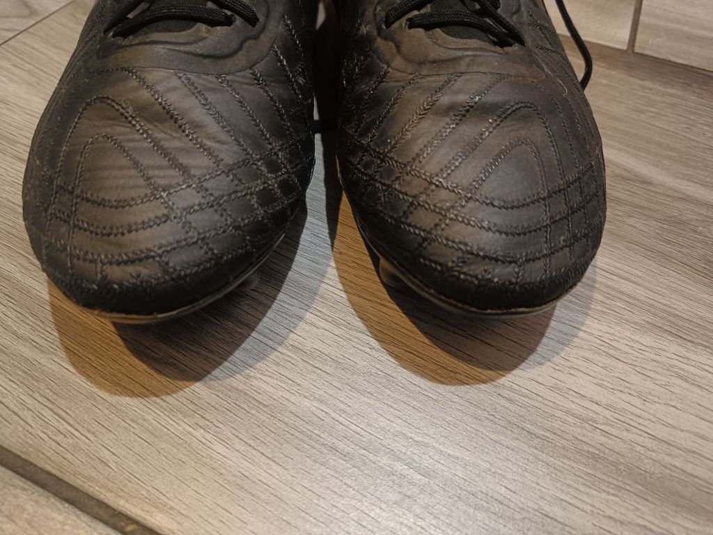 Korki piłkarskie New Balance Tekela