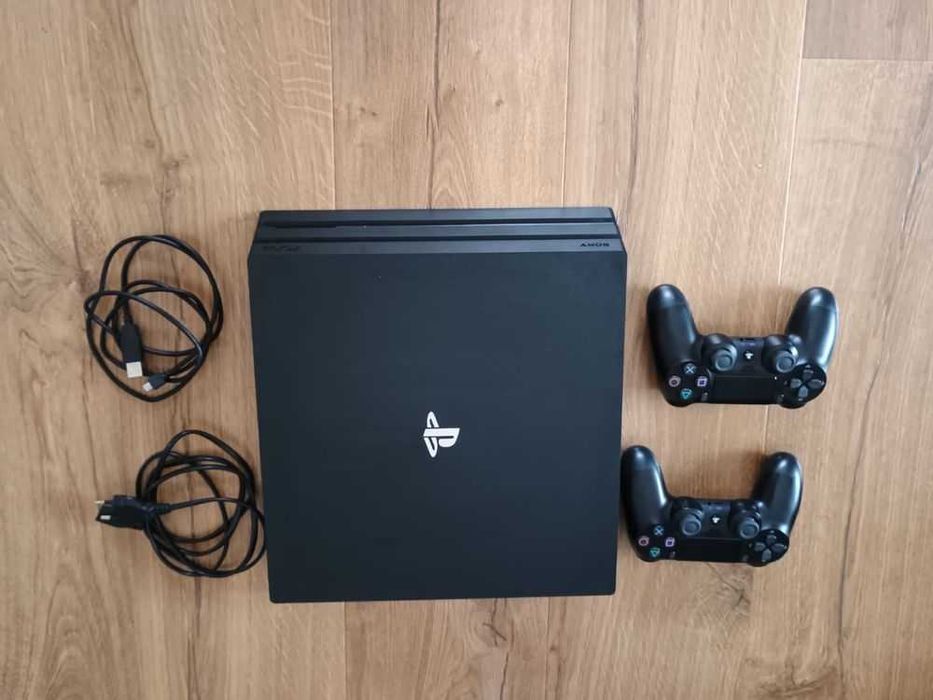 Продам PS 4 Pro 1 Терабайт