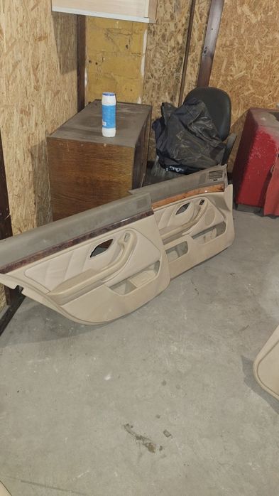 Продам задний кожаный диван на BMW E39 + 4 дверные карты кремовая кожа