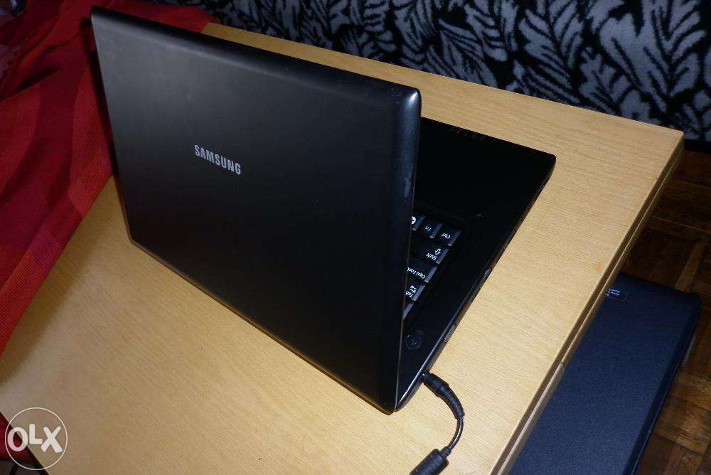 Laptop Samsung Dwurdzeniowy 2x2 GHz 15,6 Panorama Kamera Wi-Fi Win7