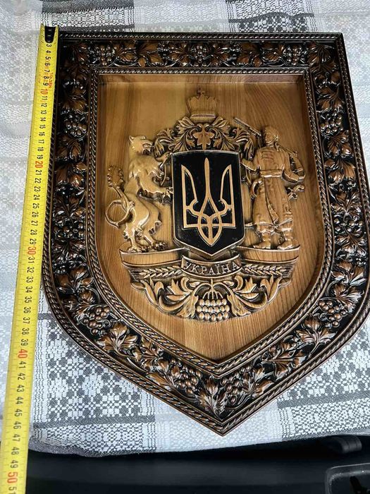 Великий Герб України з дерева