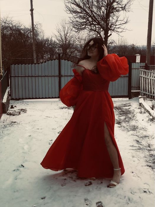 Сукня випускна червона