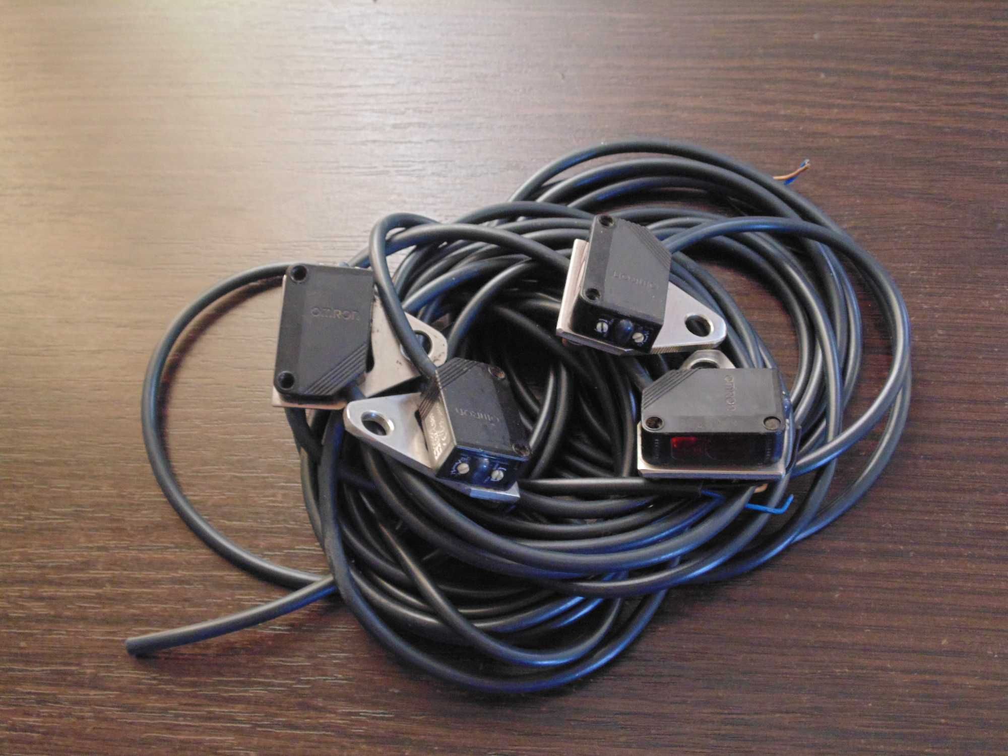 Фотоэлектрический датчик Omron E3Z-LS81