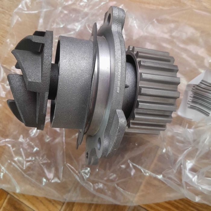 продам водяну помпу ваз 10, каліна.