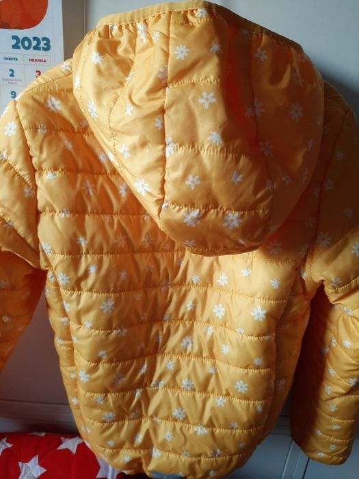 Kurtka pikowana "puchowka" 128 5.10.15  żółta kwiatki dziewczynka