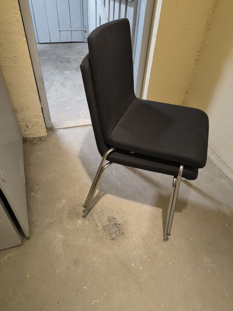 Zestaw 8 eleganckich krzeseł